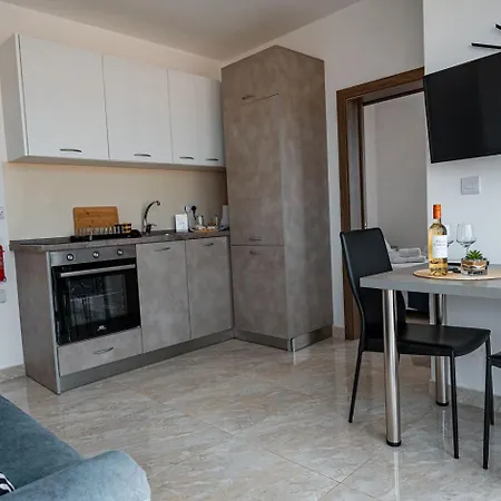 The Willows Penthouses With Jacuzzi