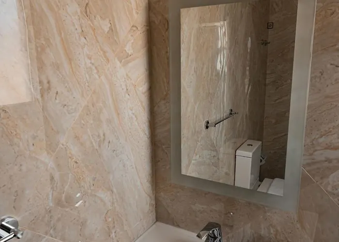 The Willows Penthouses With Jacuzzi Апартаменты *