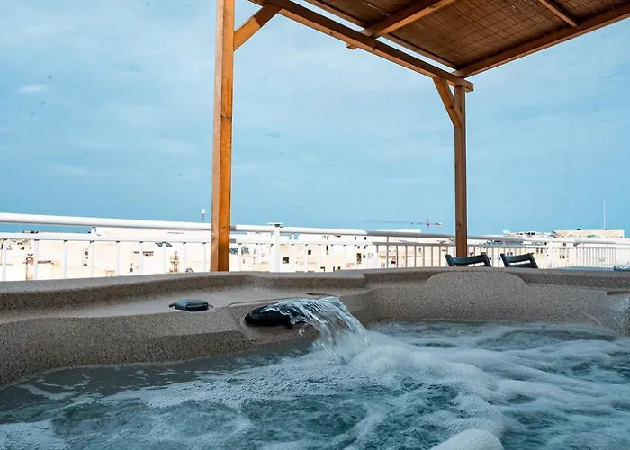 Апартаменты The Willows Penthouses With Jacuzzi